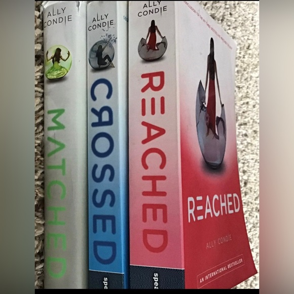 Ally Condie's Matched Trilogy Series (Set Includes: Matched, Crossed & Reached) - Picture 2 of 3